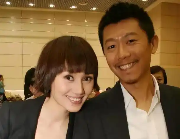 演员夏雨:娶小学妹袁泉,婚后与母亲明算账,妻子为他解开心结