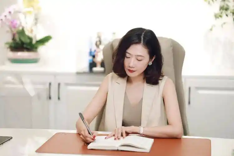 青创品牌创始人,百万畅销书作家张萌:人生破局,请逼自己修炼这2个能力