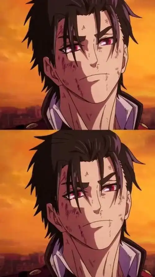 这个男孩子满身伤痕,但却还笑的那么开心,这或许就是男人的快乐吧!