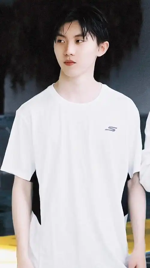 湿发小狗@时代少年团队长-马嘉祺#时代少年团先行曲绝配个人海报