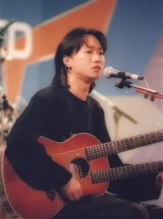 黄家驹双头吉他牌子 黄家驹双头吉他