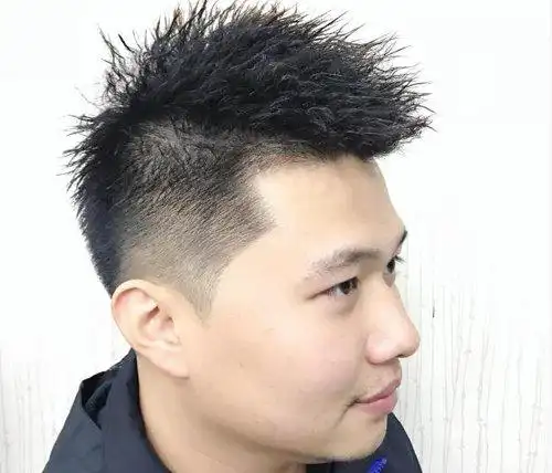 男生发型 男生短发 >> 胖男生不减肥也能变男神 前提条件是胖男生得