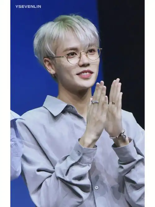 林彦俊悦诗风吟7周年生日见面会壁纸567