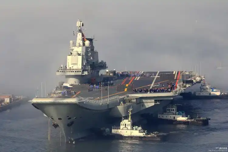 中国航母平台正面照霸气外露势不可挡