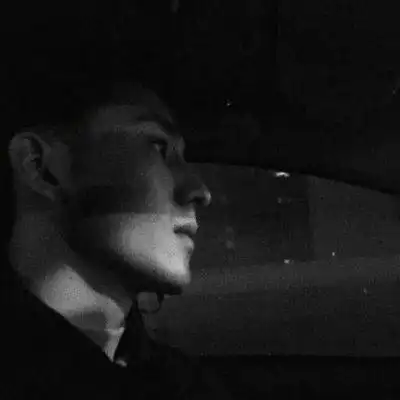 黑白高冷帅气男生图片