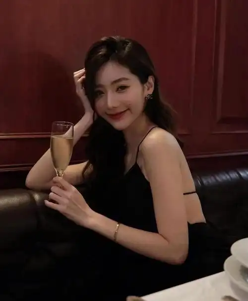 台湾网红余杨杨甜美又性感的美女模特