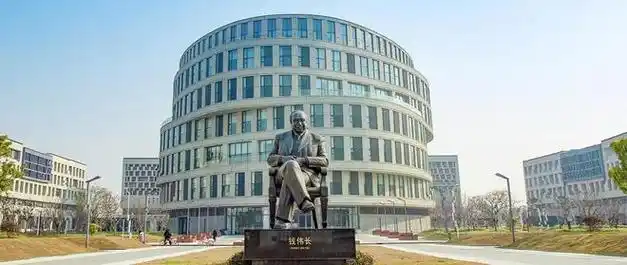 上海"进步"最快211大学,以前被瞧不起,如今威震四方|名校|上海市|上海