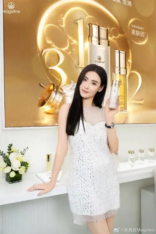 麦吉丽品牌护肤代言人@张柏芝惊喜现身@银泰百货杭州武林总店「麦吉丽