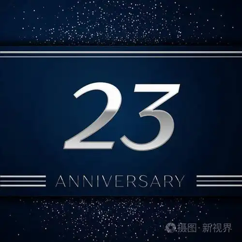 银色的数字和银色在蓝色背景上的纸屑.