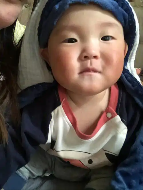 就喜欢照儿子丑照 越丑越好哈哈哈哈哈哈哈