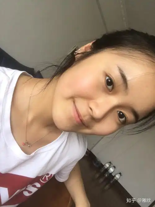 素颜好看的女生有哪些特点?