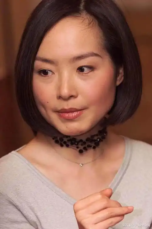 鲁豫年轻时旧照曝光,网友称婴儿肥太可爱了