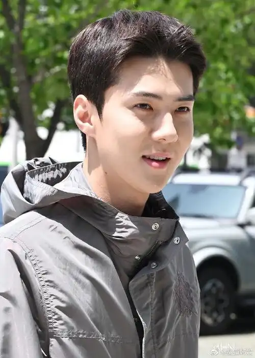 吴世勋上班路##吴世勋上班路新闻图