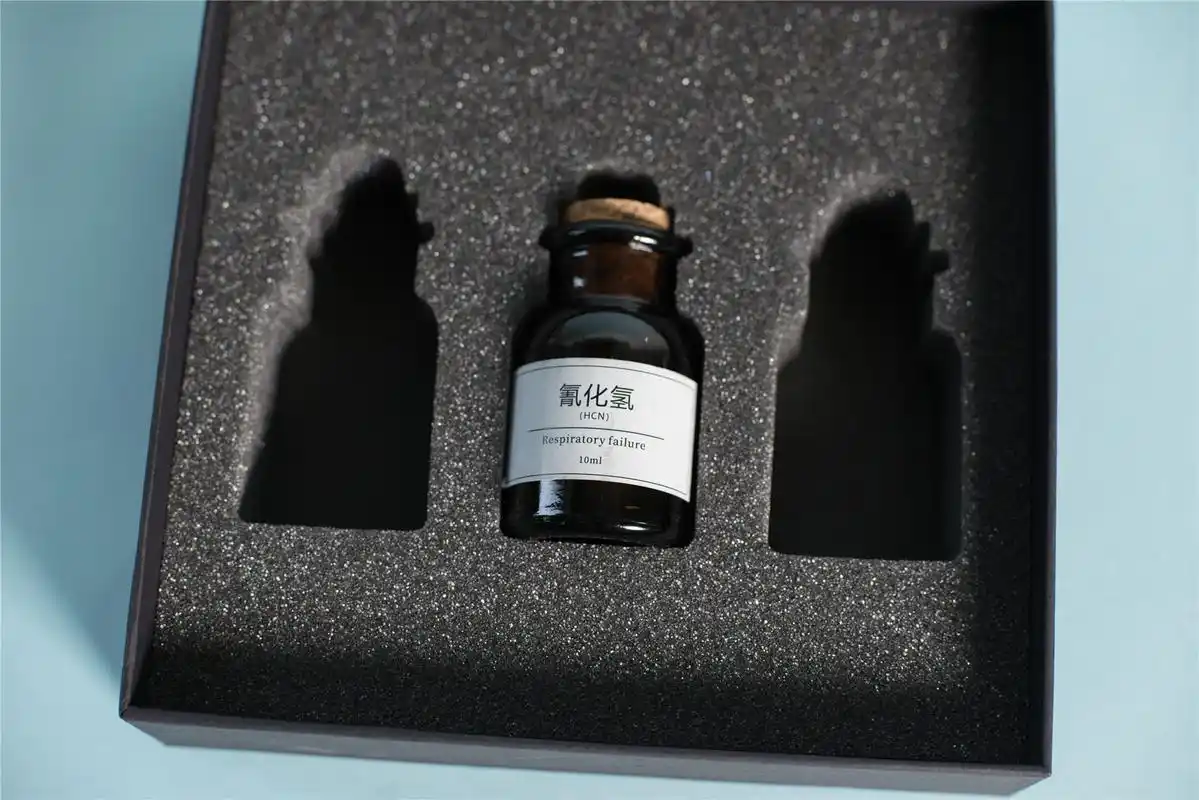 太吓人!没想到手机厂商的邀请函,居然是一瓶毒药?