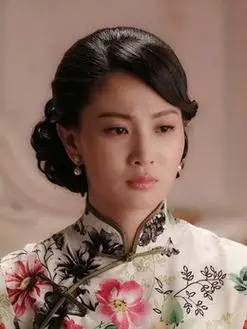 卢琳(侯梦莎饰演)