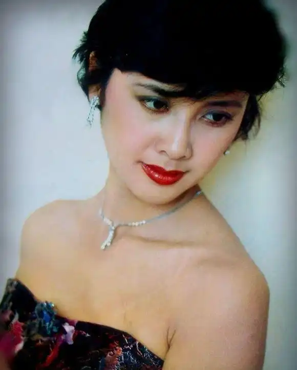 朱琳年轻时旧照,网友感叹,惊艳了时光!