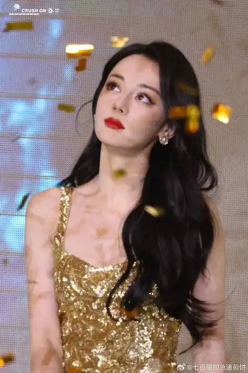 迪丽热巴高定首穿