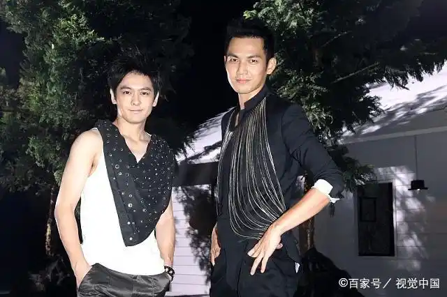 都说钟汉良是合影杀手,看了他和古天乐等的合影后我相信了!