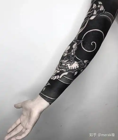 纹身黑臂纹身于极致处寻找美