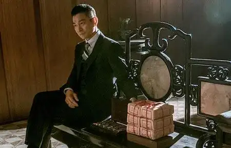 许雅婷曝清新街拍大片游走在街角的明朗少女