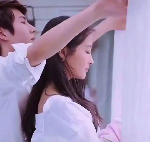 王一博为关晓彤庆生,看到他对晓彤的称呼,鹿晗提刀赶来_合作_剧情_不