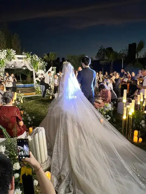 103全民结婚日浪漫晚霞户外婚礼现场