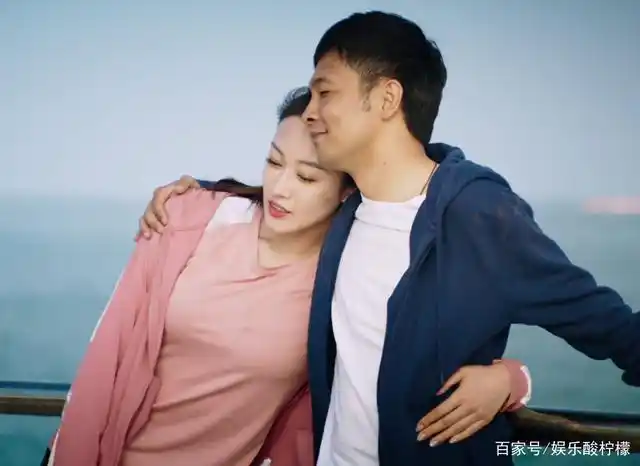 在辽宁民间艺术团,有颜值的女演员不少,但是像贾舒涵这样还具备幽默