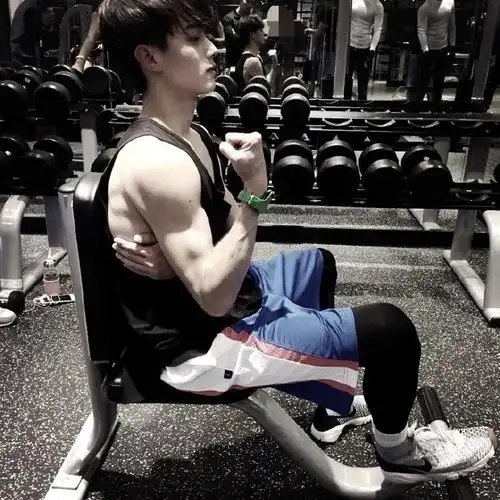 2023了还能看到许凯发健身照片 谁哭了#许凯手臂线条#94