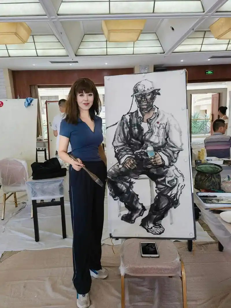 来自全国各省的水墨人物画家在美丽的邢台冀中能源写生画矿工,刚 - 抖