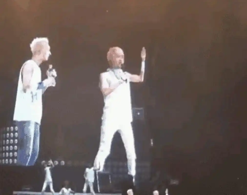 [尬笑]#王一博给韩庚伴舞# #王一博# #动态连更挑战