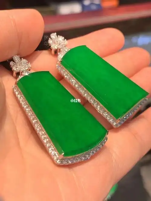 帝王绿翡翠平安无事牌