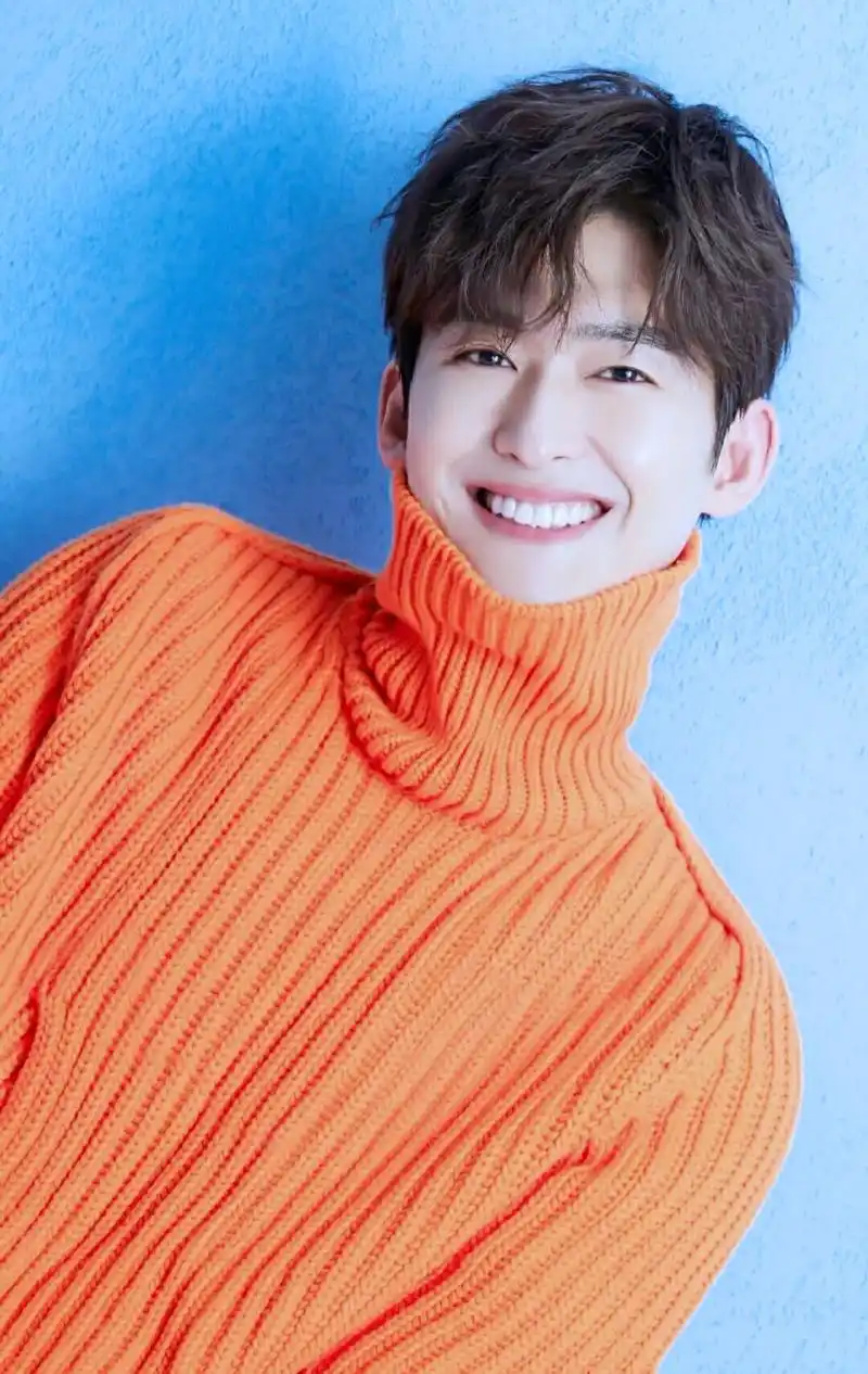 张翰在娱乐圈中一直备受关注,除了他的作品和演技外,他的绯闻也是大家