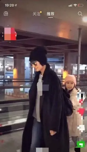 袁泉女儿夏哈哈近照曝光,长相气质随妈妈,一点都不像夏雨