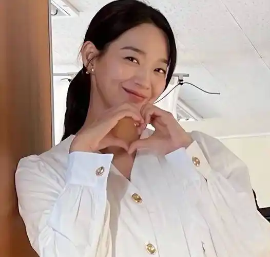 天使女友申敏儿:熬了12年才红,为陪男友抗病一朝放弃所有_策划_金宇彬