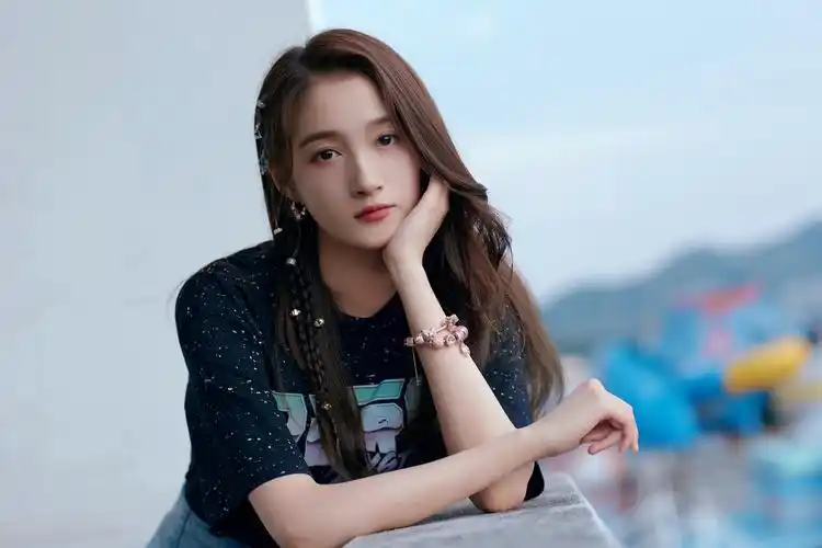 清纯可爱的国民妹妹关晓彤,明星-回车图片