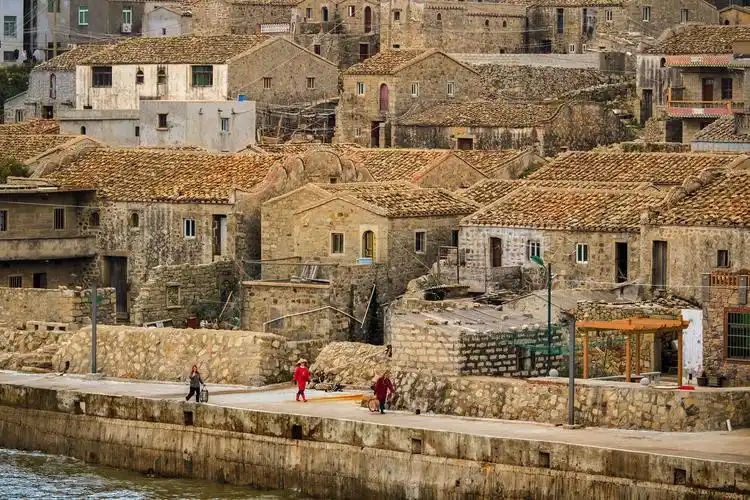 海边渔村的石头厝,民居建筑的另一种美.