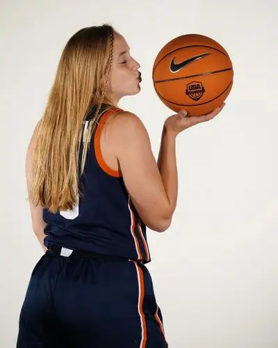 金童玉女热门秀萨格斯宣布与美国晴子海莉交往