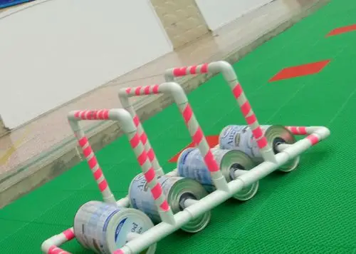 管管乐:用水管还有空奶粉罐做成.