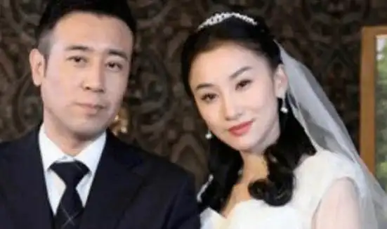 原创于和伟的老婆原来是她还未结婚就开始尽孝如今24年仍恩爱如初