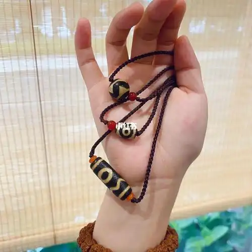 新编好的天珠锁骨链