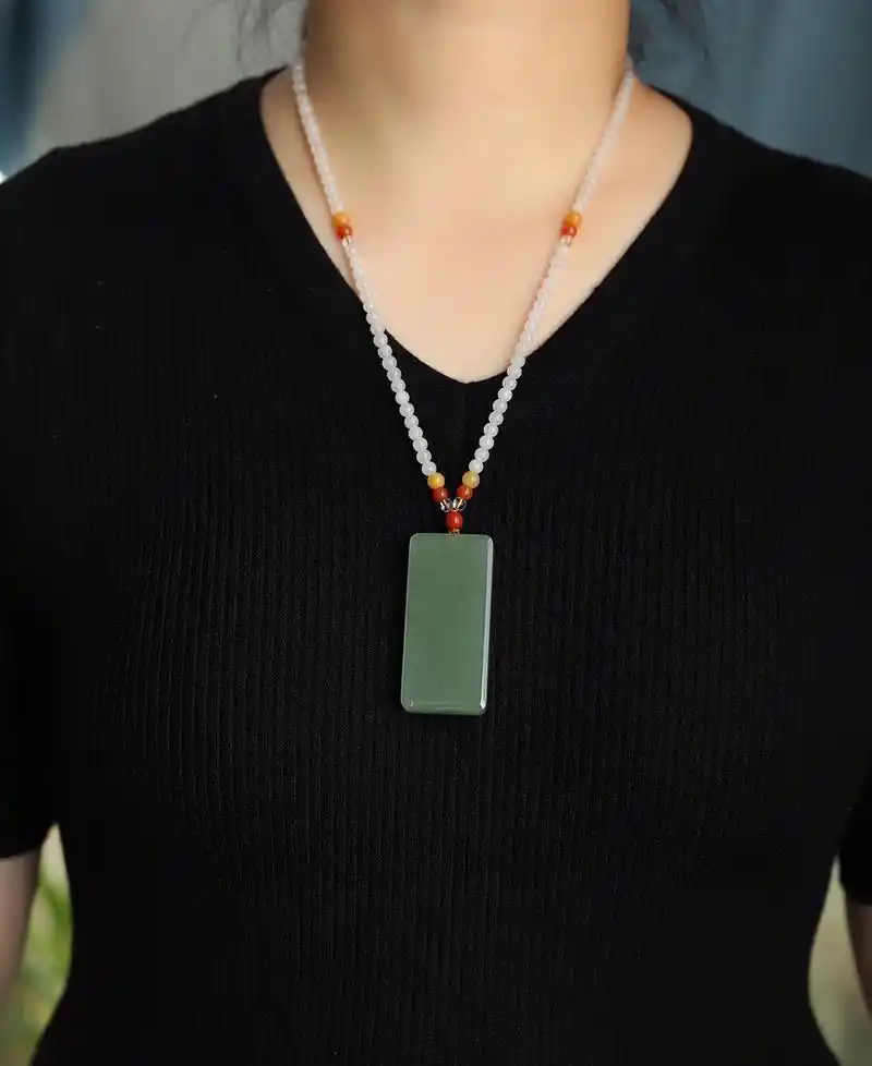 精品和田玉白玉吊坠项链赏析