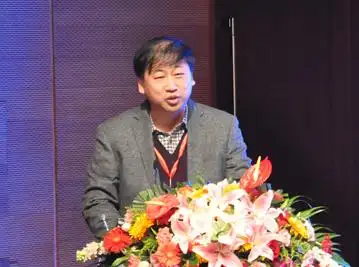 307医院全军肿瘤中心副主任,肺部肿瘤内科主任高红军受邀主持大会开幕