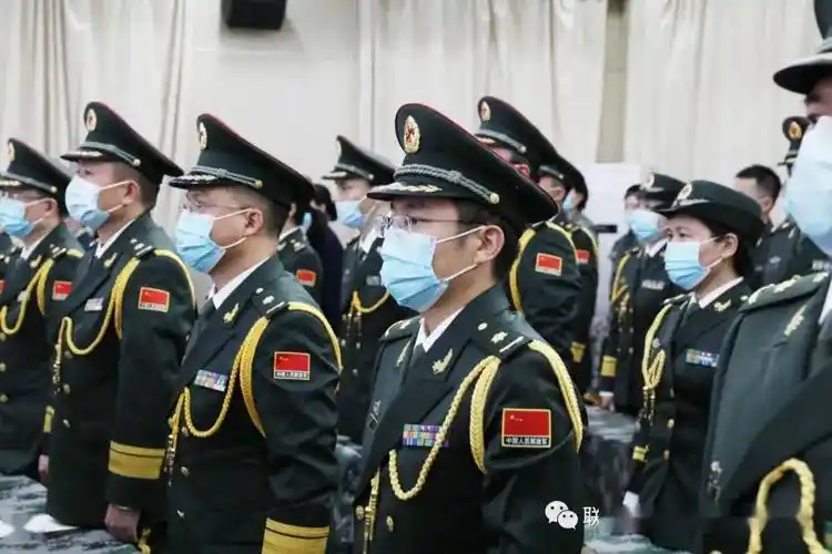 第903医院举行军官授衔(晋衔)仪式_军衔