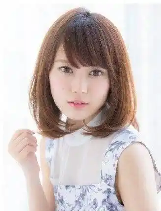 女生斜刘海发型图片轻松助你修颜又减龄