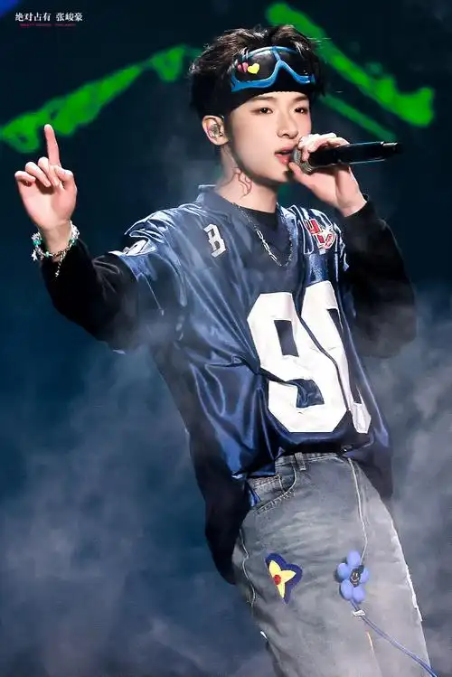 tf家族新年音乐会##tf家族演出推迟##张峻豪 顶级liveking##张峻豪