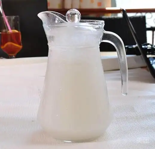 鲜榨椰子汁图片