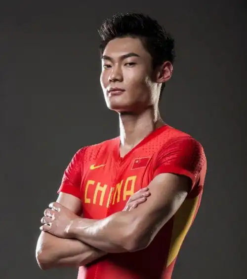 张培萌对妻子家暴遭邹市明仗义炮轰他那婚礼誓词都食言了