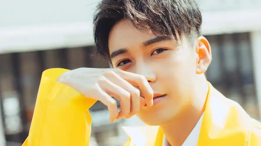 陈星旭明星风尚壁纸封面图陈星旭 明星风尚壁纸【1】壁纸于2020-06-16