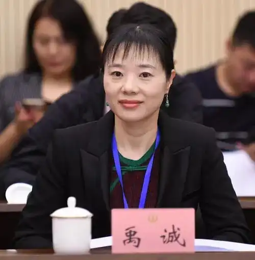 期5天的视察云南法院工作活动,先后来到云南省高级人民法院,昆明市官