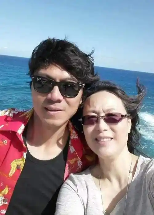 世界冠军江嘉良巅峰时退役娶百花影后为妻相爱数十年无绯闻